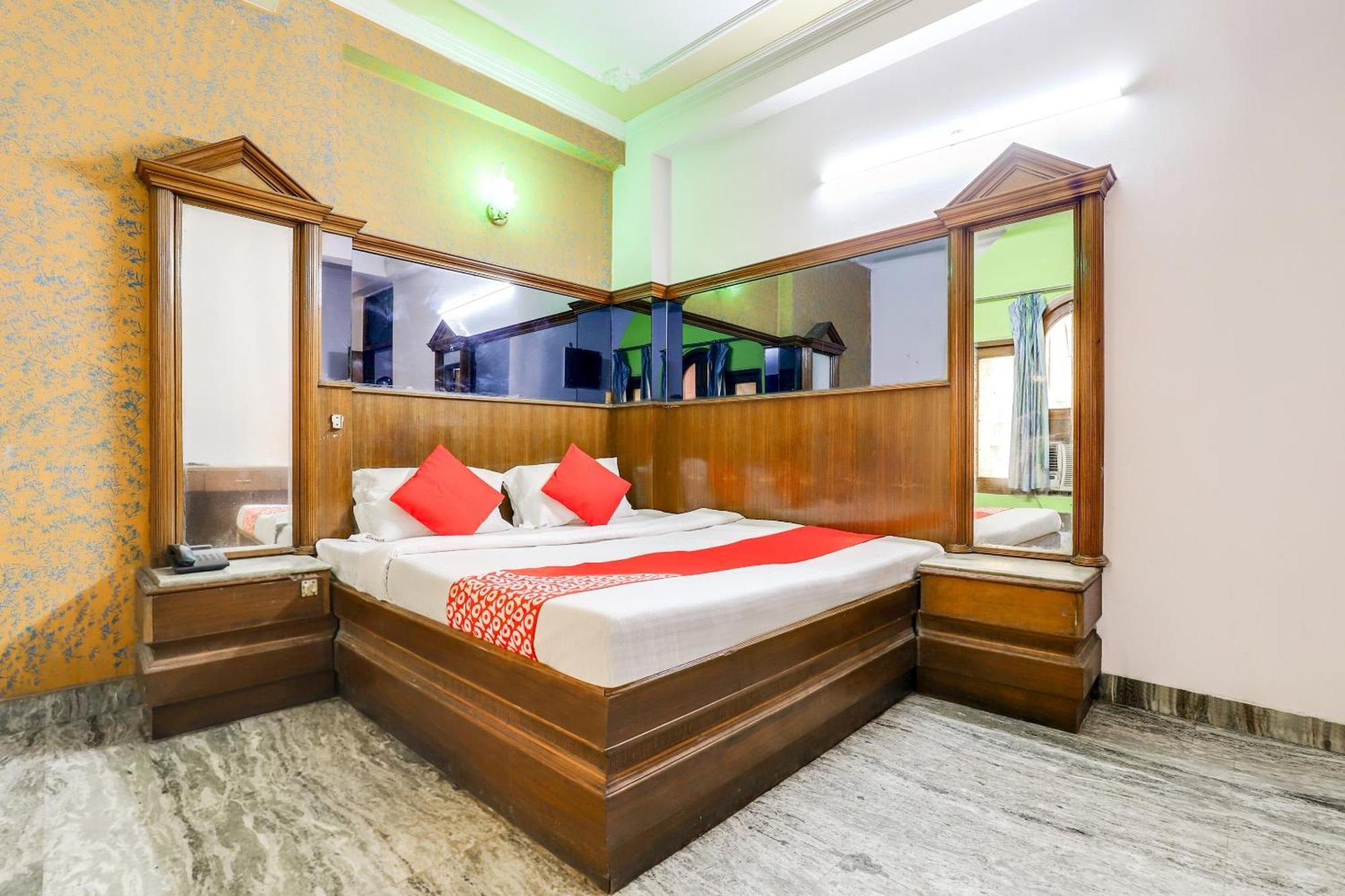 SPOT ON 75351 Hotel Moon Palace Dx New Delhi Buitenkant foto